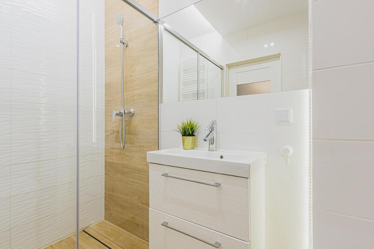 Floris Apartment Лодзь Экстерьер фото