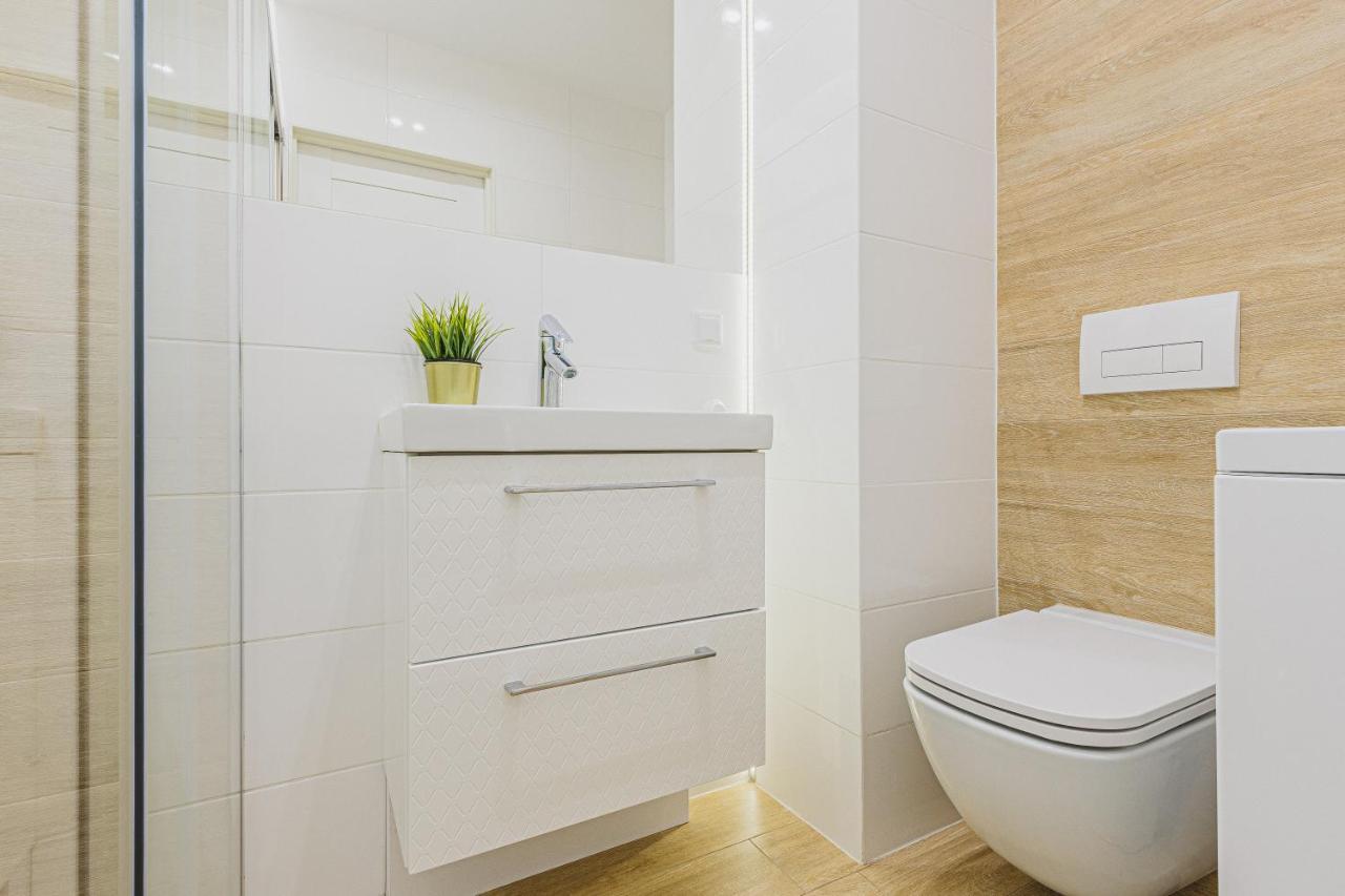 Floris Apartment Лодзь Экстерьер фото
